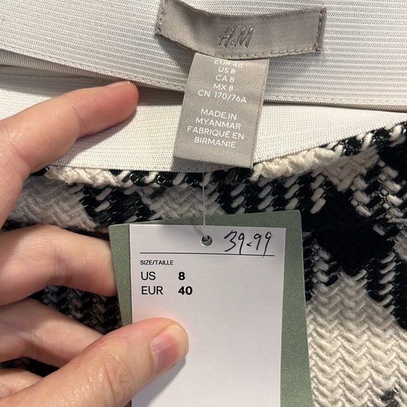 Knit mini skirt. Never worn. - Picture 3 of 3